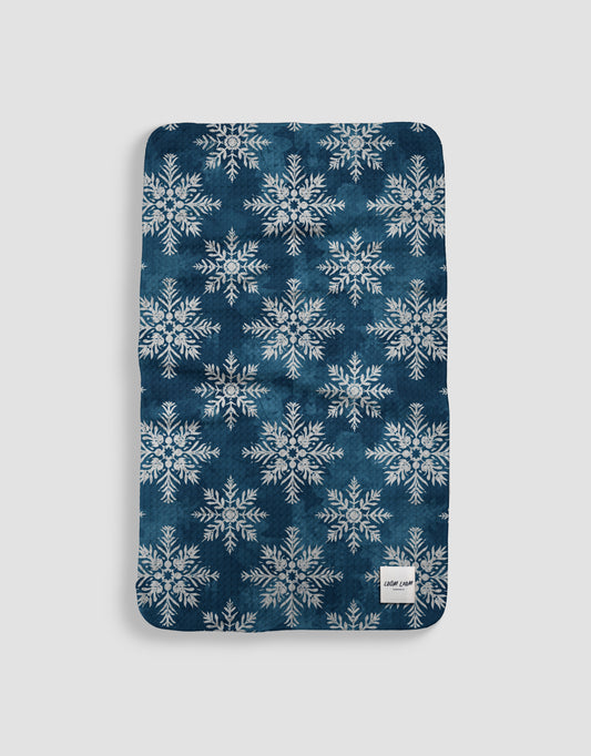 Loom Loom Kitchen Tea Towel - Blue White Snowflakes Winter Pattern Print Eco Microfiber Waffle Woven Towels